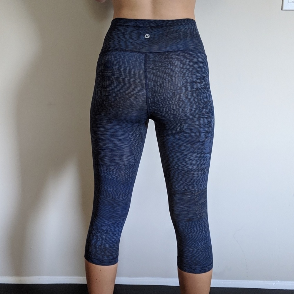 Lululemon 🍋 Blue Pattern Leggings - Picture 5 of 5